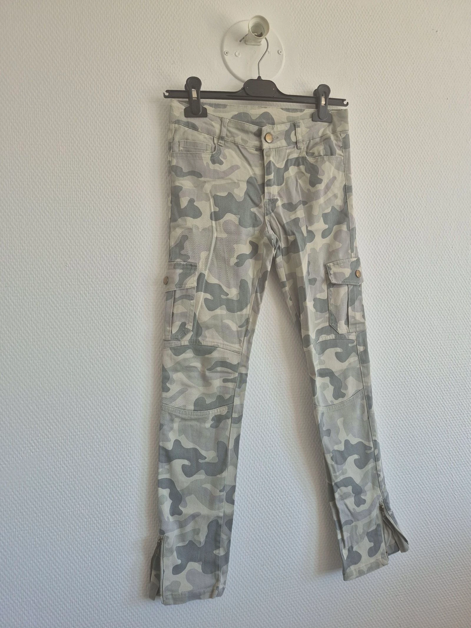 🩶 Jean cargo militaire Tissaia – 12 ans 🩶 – photo 2